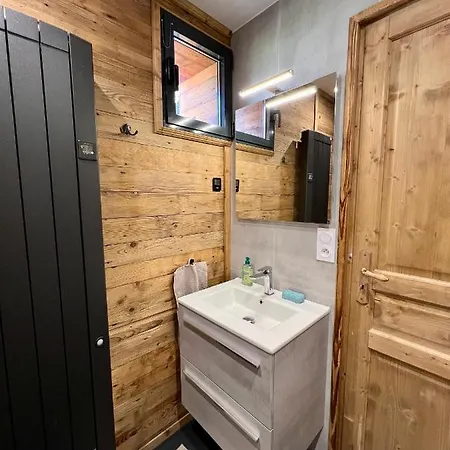 Vieux Bois, Au Coeur Du Village Des Rousses *